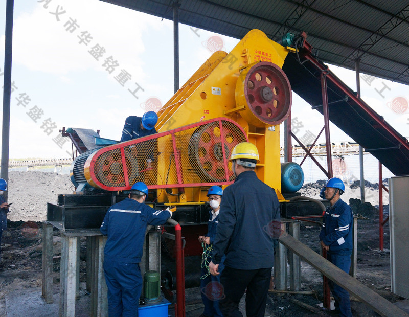 雙級(jí)無篩底粉碎機(jī)